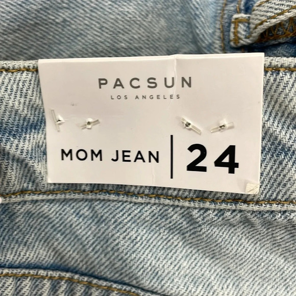 NWT PacSun Mom Jeans High Rise Elvira Light Wash Distressed Destroyed 24 - Picture 14 of 16